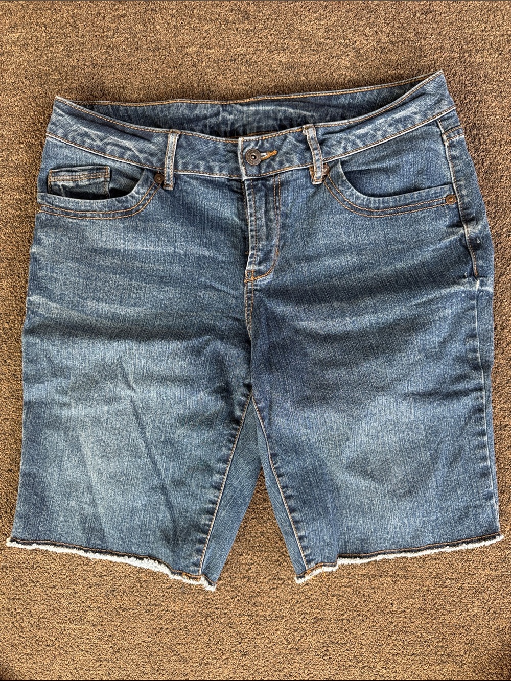 Apt. 9 Distressed Mid-Rise Denim 10” Inseam Shorts Size 10